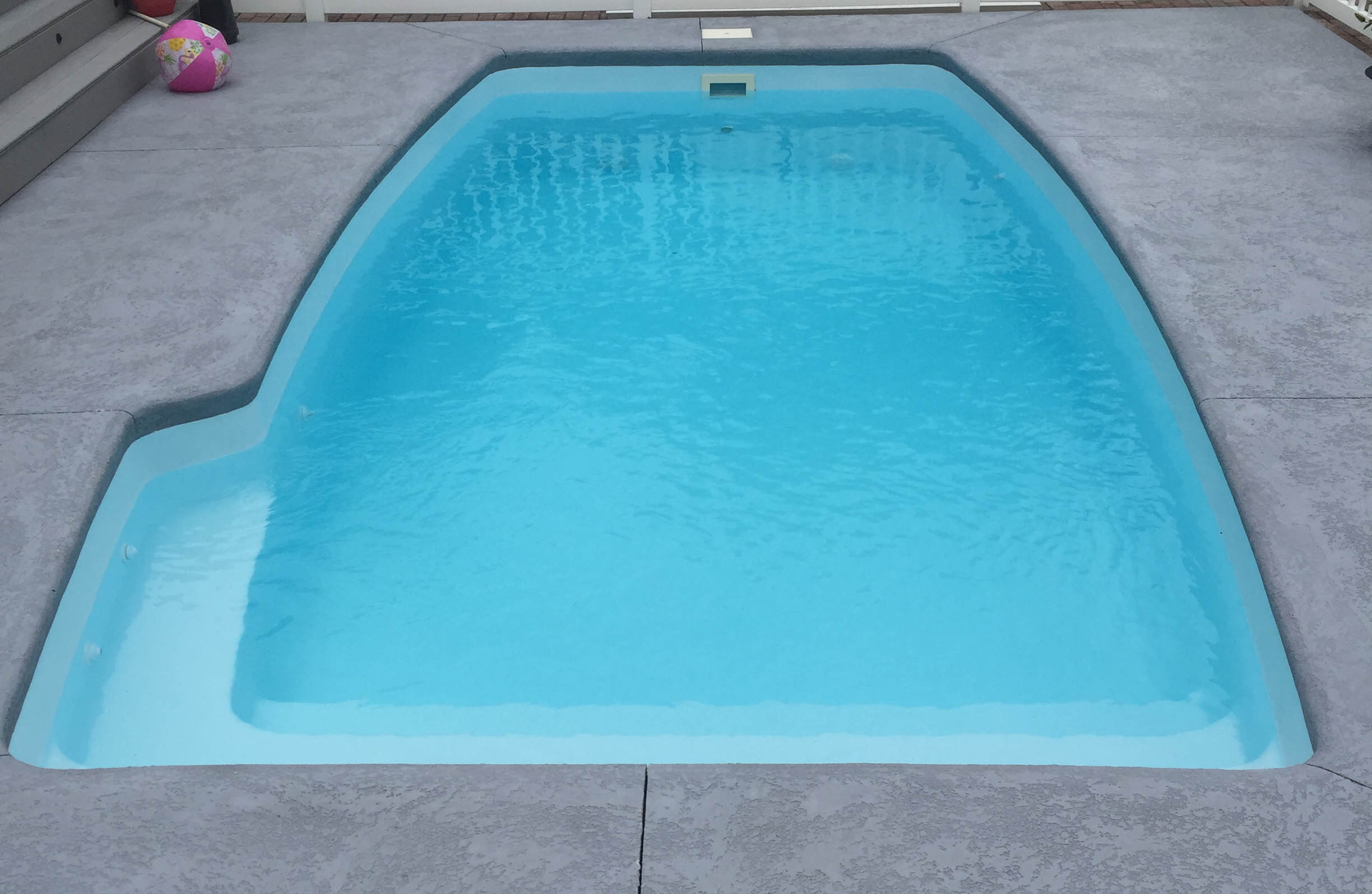 Clearwater fiberglass swimming pool image