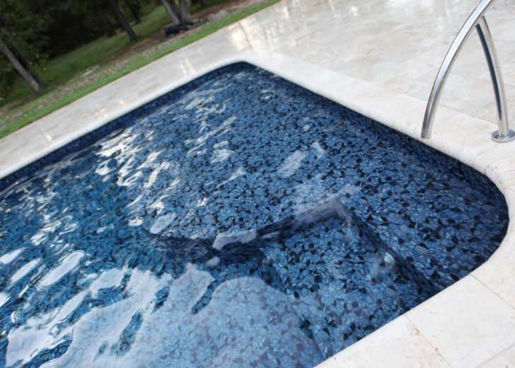 vinyl-liner-pool-steps pool blue hawaian pools of michigan bg (1)