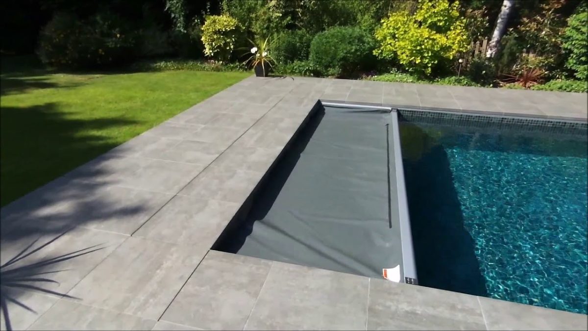 Power Pool Cover ⋆ Blue Hawaiian Pools of Michigan