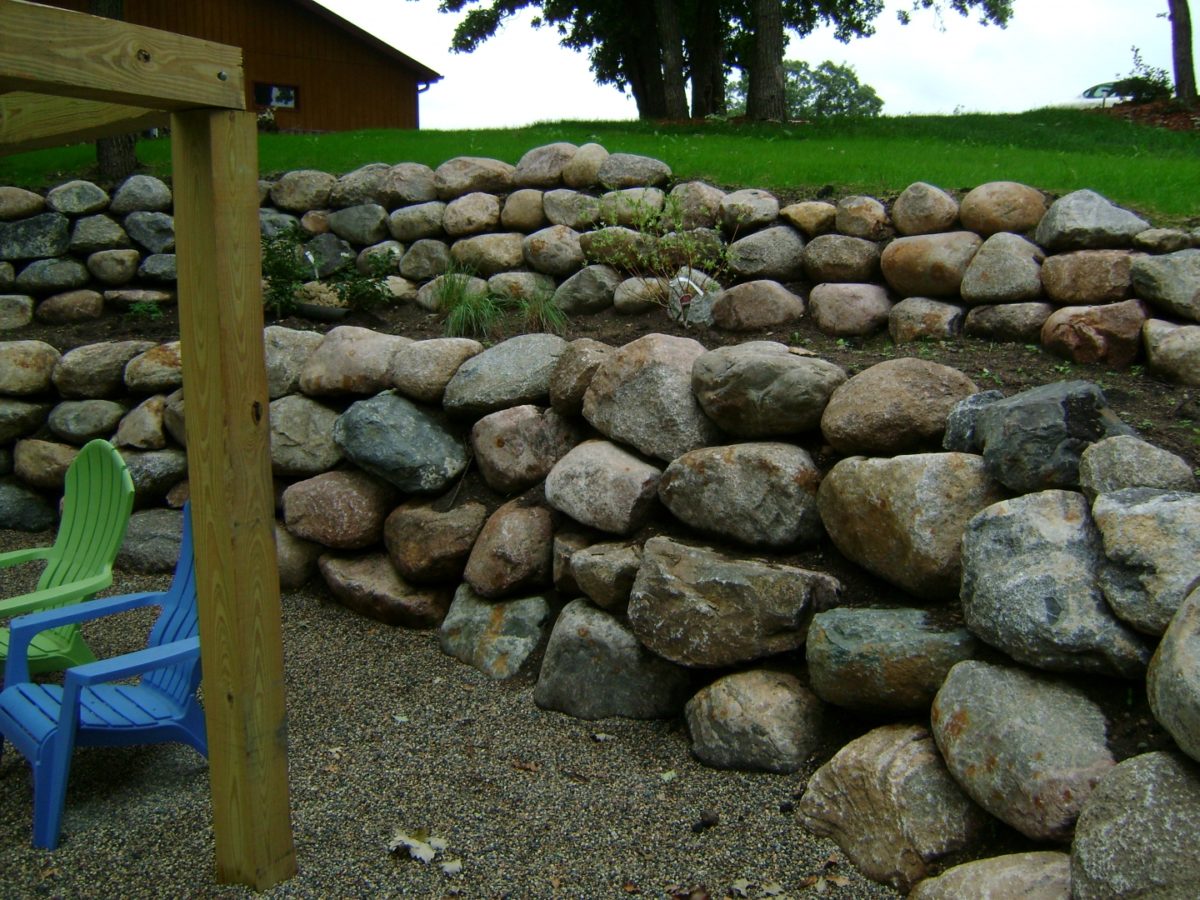 swimming pool with retaining wall